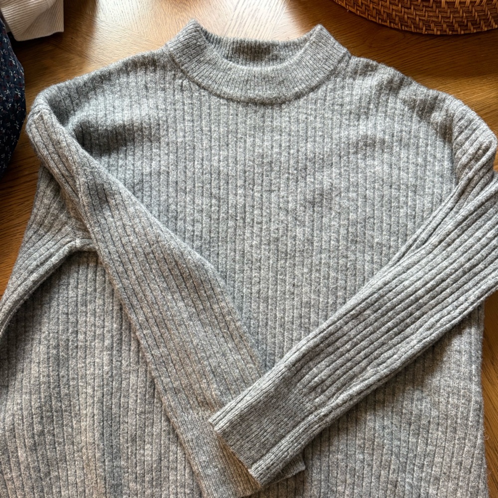 Cozy Gray Ribbed Sweater